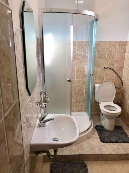 Cozy Apartment Near Hockey & Football Arena Bratislava Ngoại thất bức ảnh