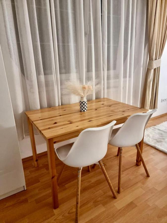 Cozy Apartment Near Hockey & Football Arena Bratislava Ngoại thất bức ảnh